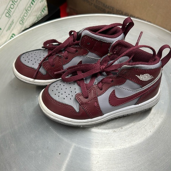 Toddler size 9C Jordan 1 - Picture 1 of 4